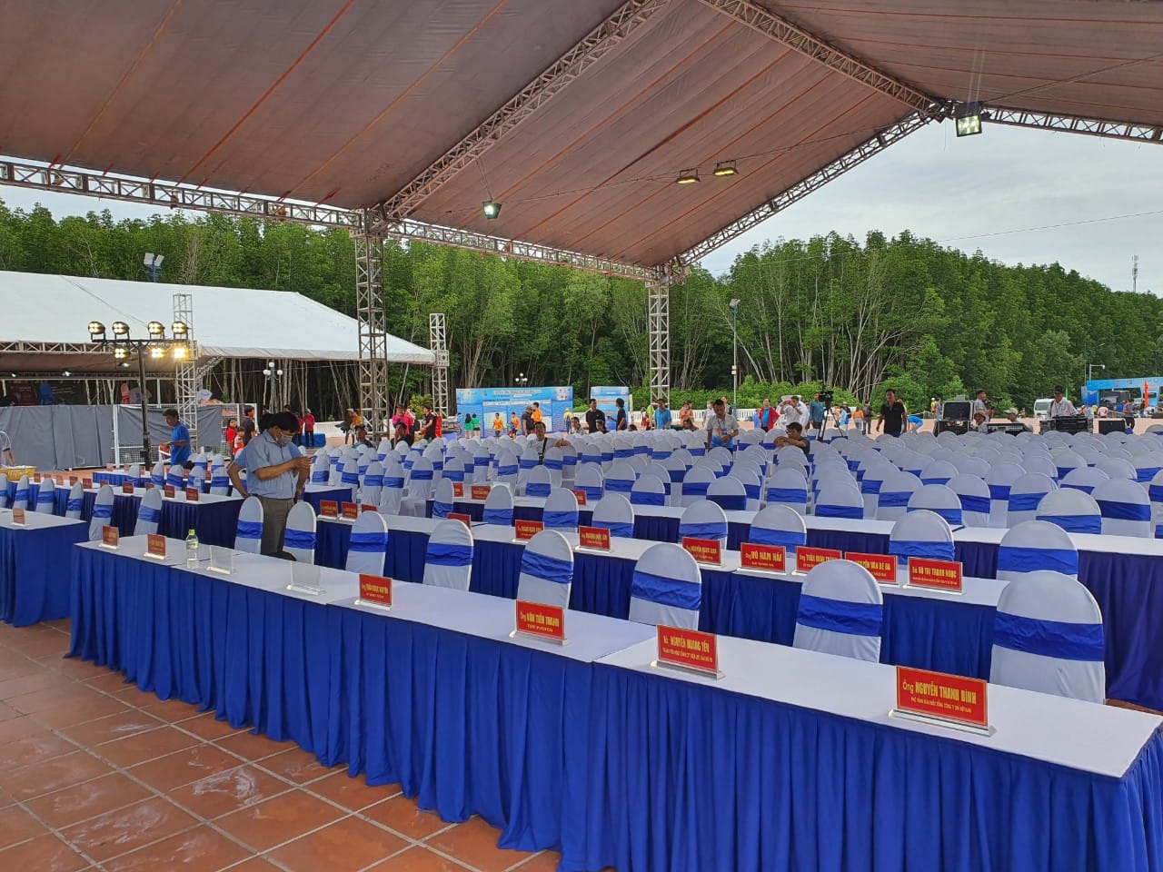 Cho thu&ecirc; b&agrave;n ghế sự kiện hcm