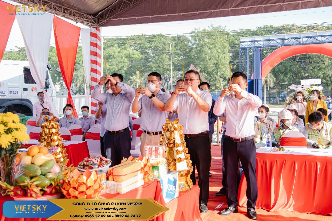 chi ph&iacute; tổ chức lễ khởi c&ocirc;ng